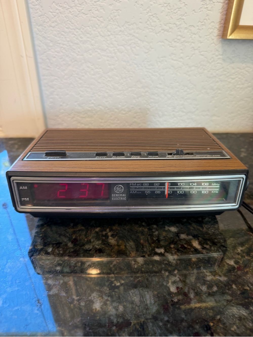 VTG General Electric Clock Radio. Model No. 7-4625C. Walnut Wood Grain Finish.